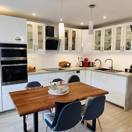 One Bedroom A Short Walk From The Croisette And The Palais Des Festivals On A High Floor - 2284 Apartment