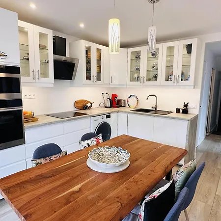 One Bedroom A Short Walk From The Croisette And The Palais Des Festivals On A High Floor - 2284 Apartment