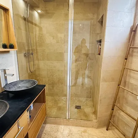 One Bedroom A Short Walk From The Croisette And The Palais Des Festivals On A High Floor - 2284 Apartment *